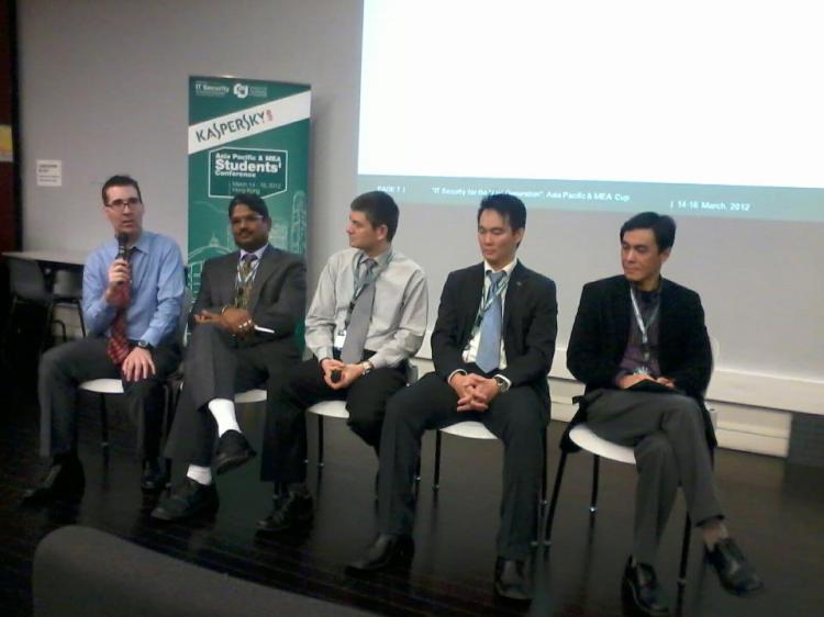 Security experts discussing on the vulnerabilities of cloud computing